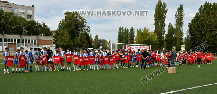 Легендата Стойчо Младенов на футболен рожден ден в Хасково