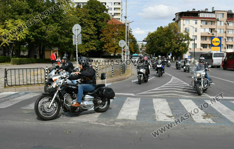 Хасковски рокери в шествие за загиналите мотористи