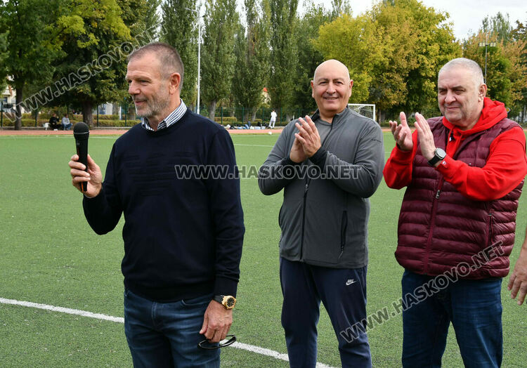 Легендата Стойчо Младенов на футболен рожден ден в Хасково