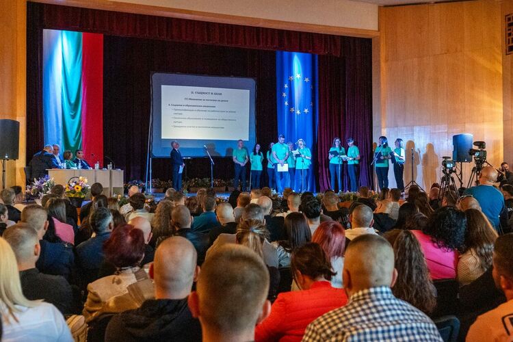 С повече новоприети студенти, публична лекция и състезание ВСУ „Черноризец Храбър“ откри новата академична година