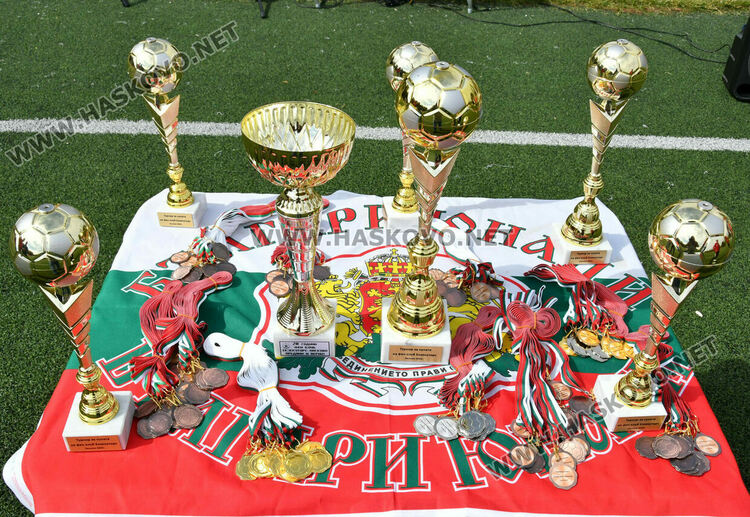 Легендата Стойчо Младенов на футболен рожден ден в Хасково