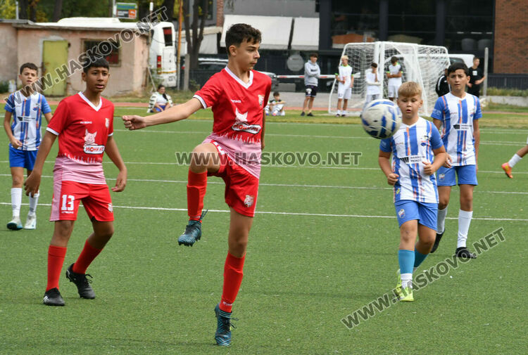 Легендата Стойчо Младенов на футболен рожден ден в Хасково