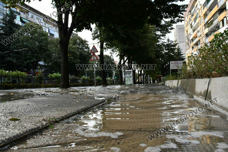 ВиК отстранява авария на бул. „Раковски“