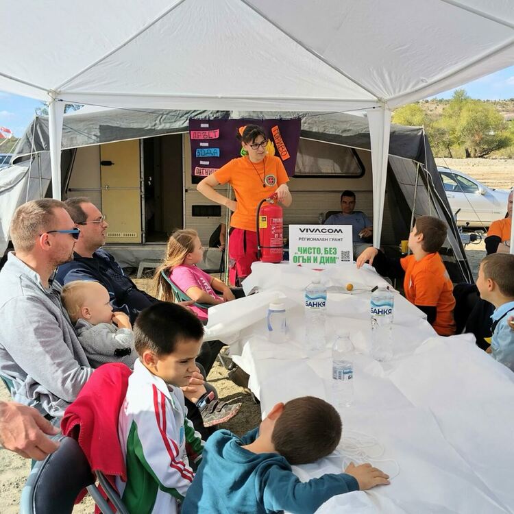  Организираха семеен доброволчески уикенд край „Студен кладенец“
