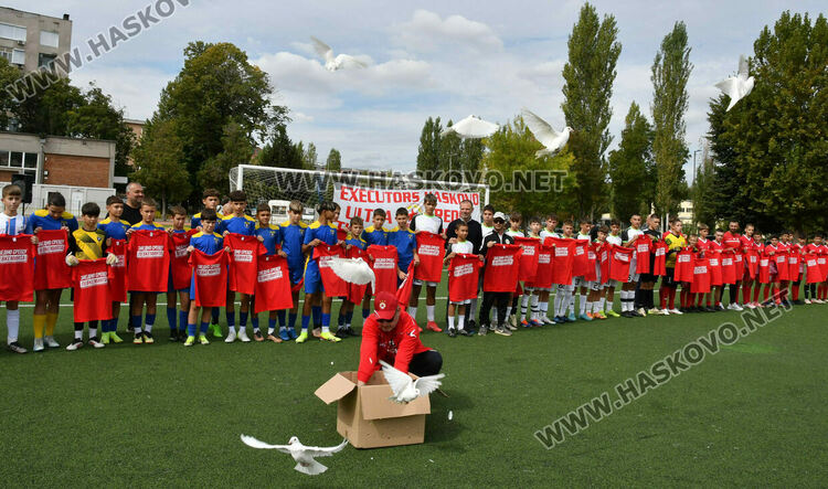 Легендата Стойчо Младенов на футболен рожден ден в Хасково