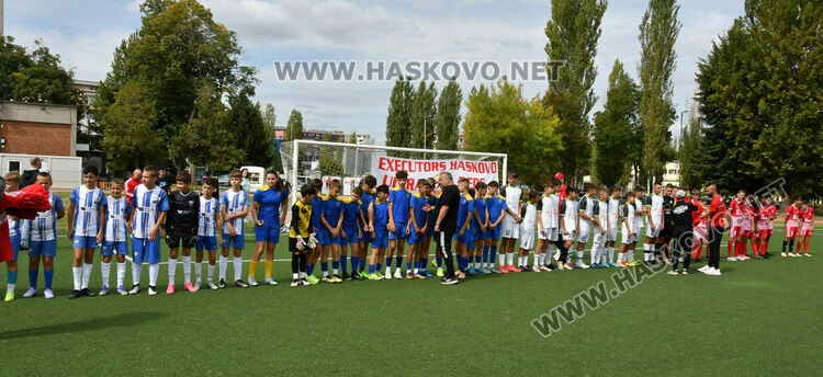 Легендата Стойчо Младенов на футболен рожден ден в Хасково