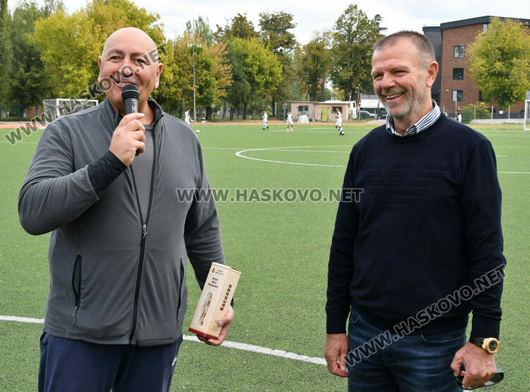 Легендата Стойчо Младенов на футболен рожден ден в Хасково