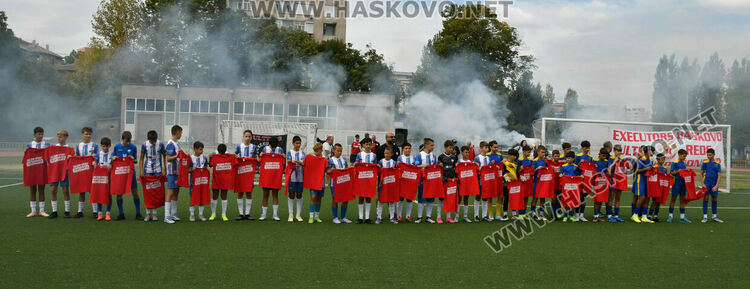 Легендата Стойчо Младенов на футболен рожден ден в Хасково