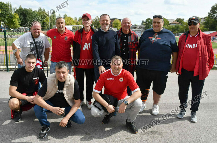 Легендата Стойчо Младенов на футболен рожден ден в Хасково