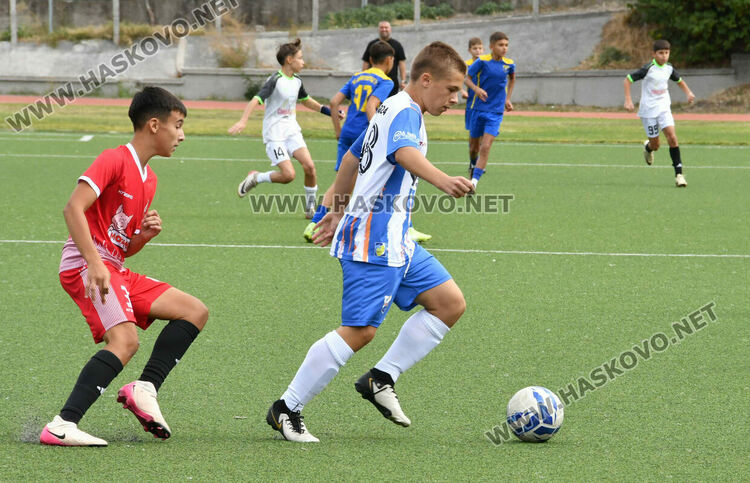 Легендата Стойчо Младенов на футболен рожден ден в Хасково