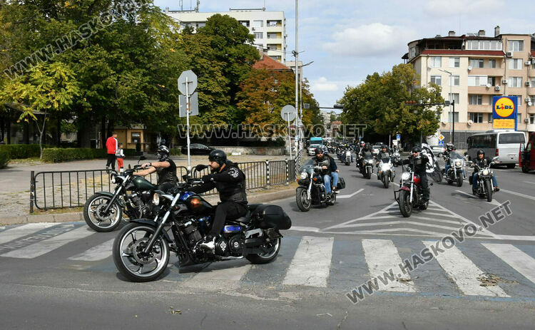 Хасковски рокери в шествие за загиналите мотористи