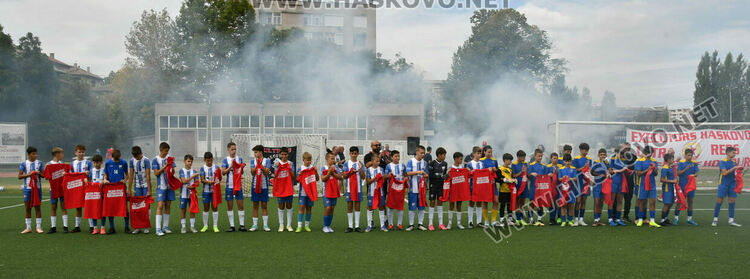 Легендата Стойчо Младенов на футболен рожден ден в Хасково