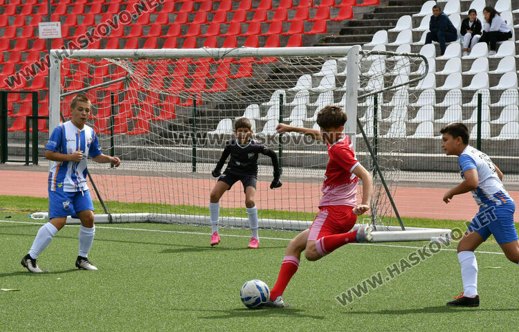 Легендата Стойчо Младенов на футболен рожден ден в Хасково