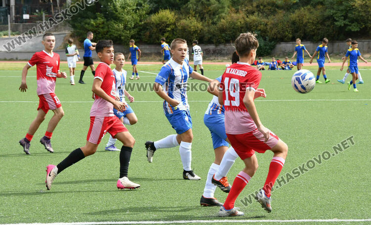 Легендата Стойчо Младенов на футболен рожден ден в Хасково