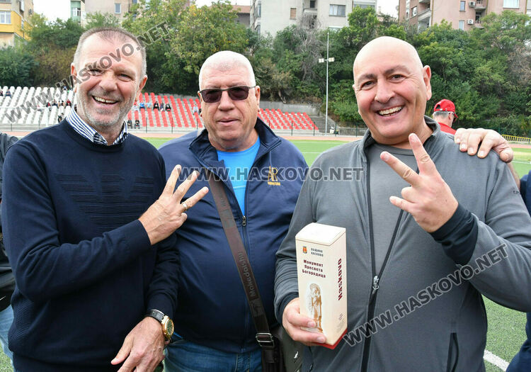 Легендата Стойчо Младенов на футболен рожден ден в Хасково