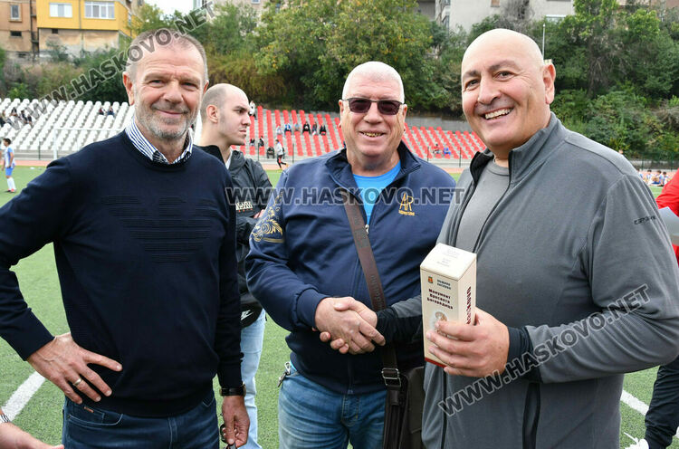 Легендата Стойчо Младенов на футболен рожден ден в Хасково