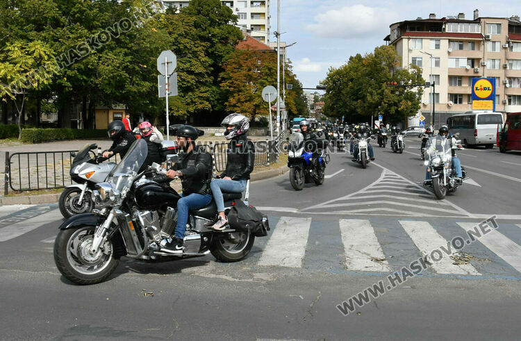 Хасковски рокери в шествие за загиналите мотористи