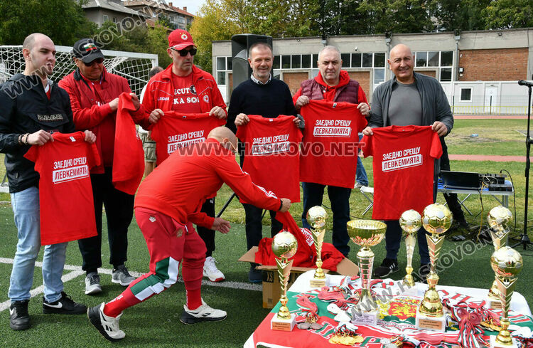 Легендата Стойчо Младенов на футболен рожден ден в Хасково