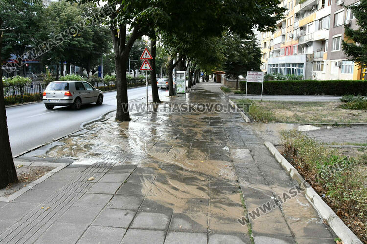 ВиК отстранява авария на бул. „Раковски“