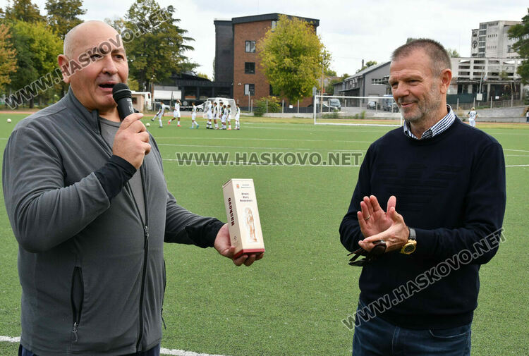 Легендата Стойчо Младенов на футболен рожден ден в Хасково