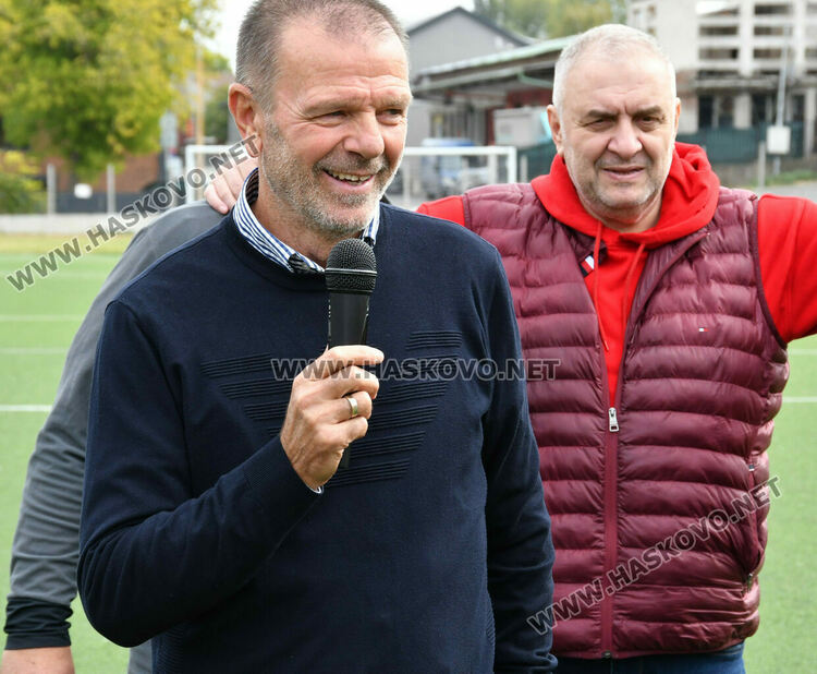 Легендата Стойчо Младенов на футболен рожден ден в Хасково