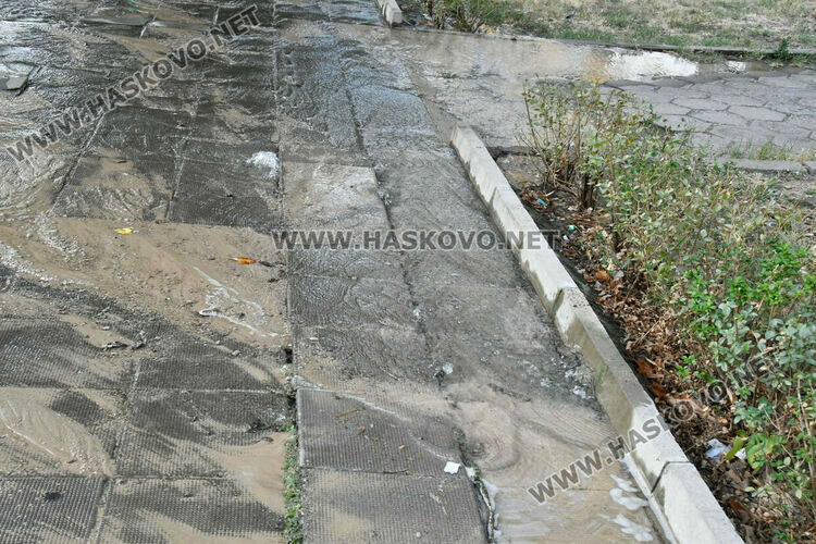 ВиК отстранява авария на бул. „Раковски“