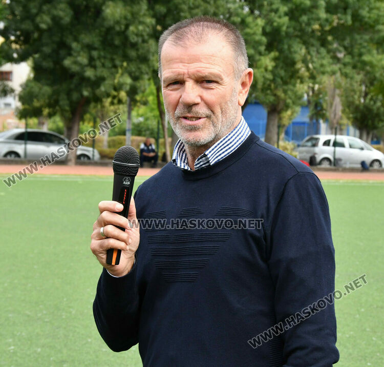 Легендата Стойчо Младенов на футболен рожден ден в Хасково