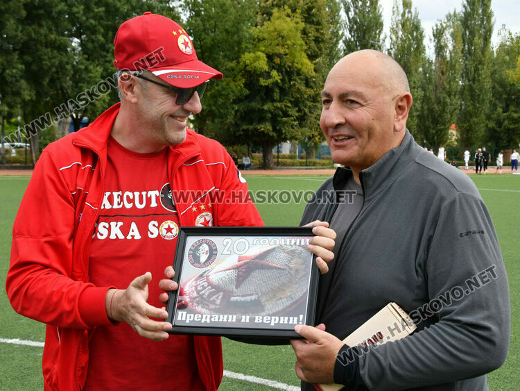 Легендата Стойчо Младенов на футболен рожден ден в Хасково