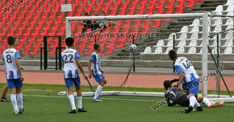 Легендата Стойчо Младенов на футболен рожден ден в Хасково