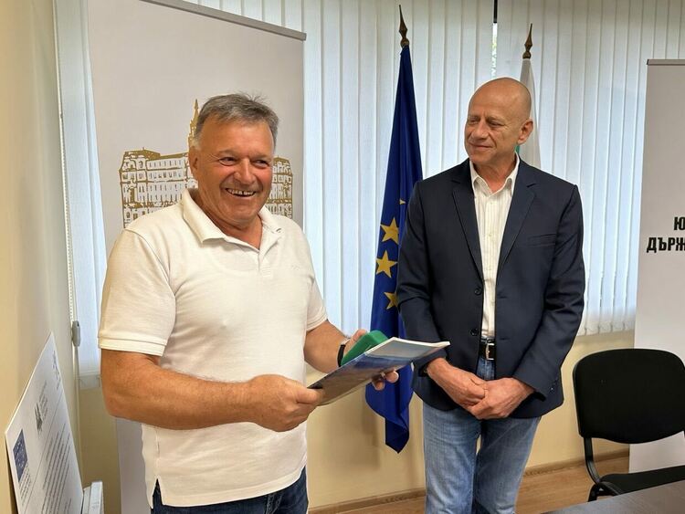 ЮЦДП изпрати  с официална церемония инж.Асен Карабов по повод пенсионирането му