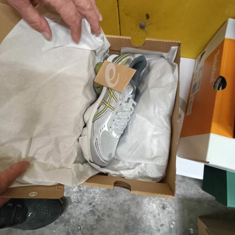 Над 2900 спортни обувки и чехли „ментета“ задържаха на Капитан Андреево 