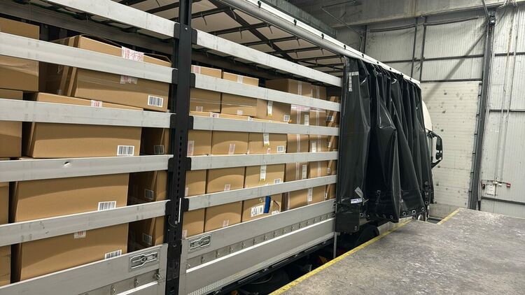 Над 2900 спортни обувки и чехли „ментета“ задържаха на Капитан Андреево 