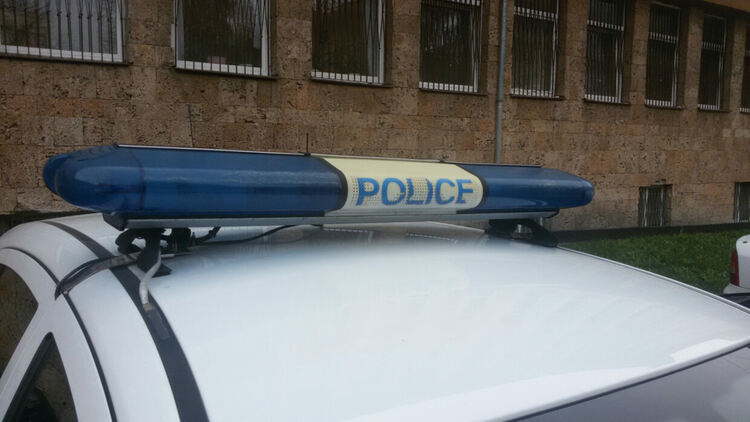 Лек автомобил блъсна скутер, има пострадал 