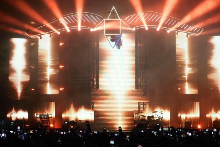 Гугъл транслейт, банкомат, пари в кутии. ДАИ и техниката на Роби Уилиямс