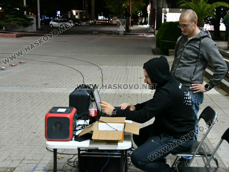 Със светлинно шоу в Хасково приключи информационната кампания за приемането на еврото