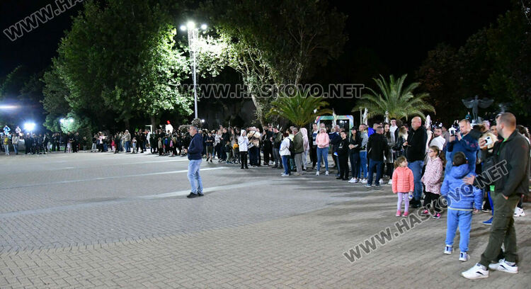 Със светлинно шоу в Хасково приключи информационната кампания за приемането на еврото