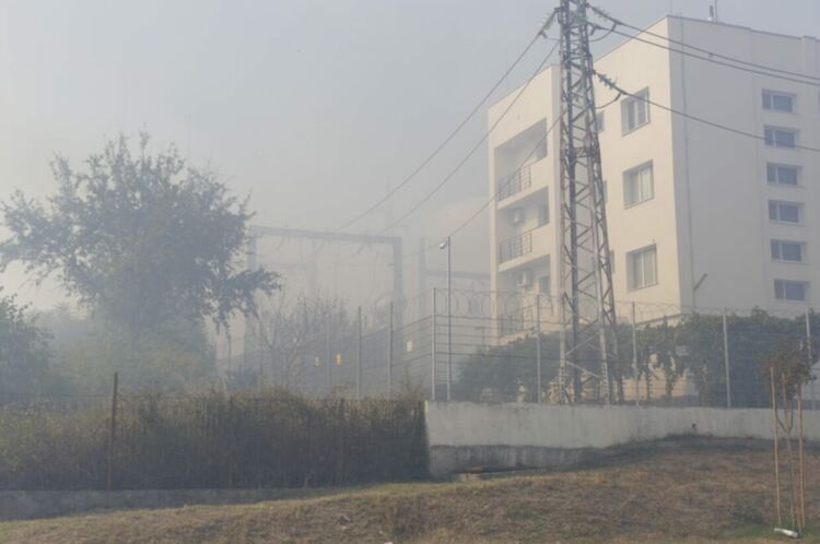 Две къщи и коли са унищожени при пожар в Свиленград