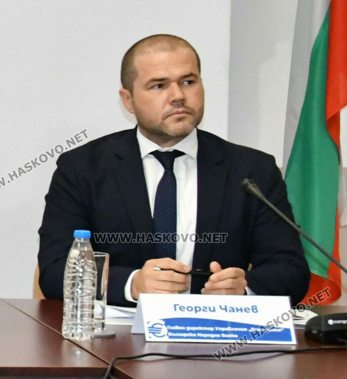 Хората да бъдат внимателни за фалшиви банкноти, призоваха на дискусията за еврото