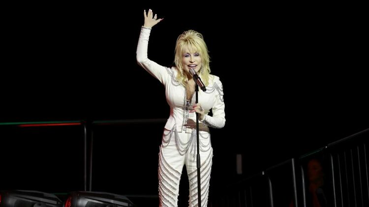 Доли Партън отложи поредица от концерти заради здравословни проблеми