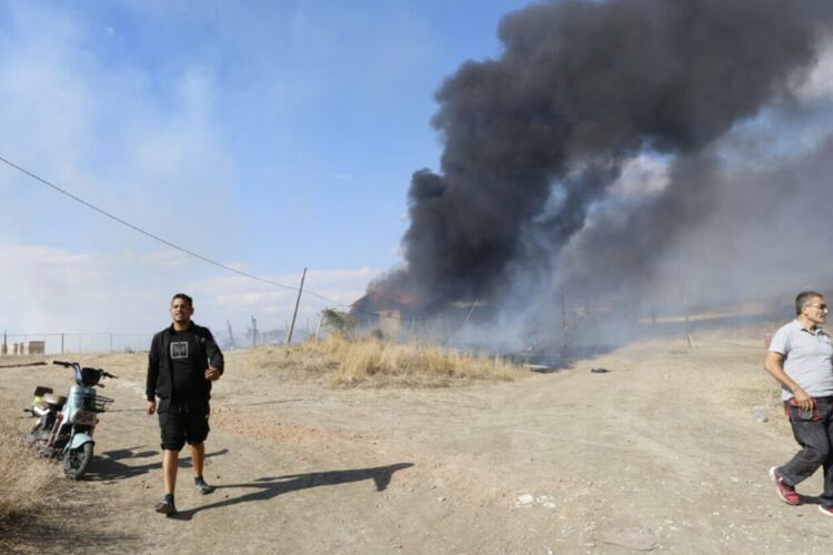 Две къщи и коли са унищожени при пожар в Свиленград