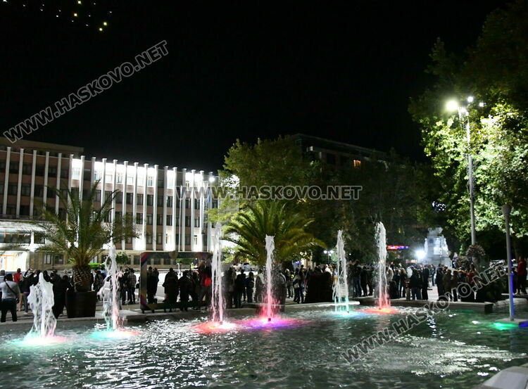 Със светлинно шоу в Хасково приключи информационната кампания за приемането на еврото