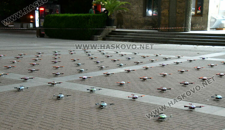 Със светлинно шоу в Хасково приключи информационната кампания за приемането на еврото