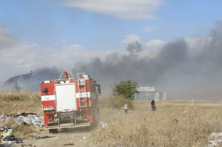 Две къщи и коли са унищожени при пожар в Свиленград