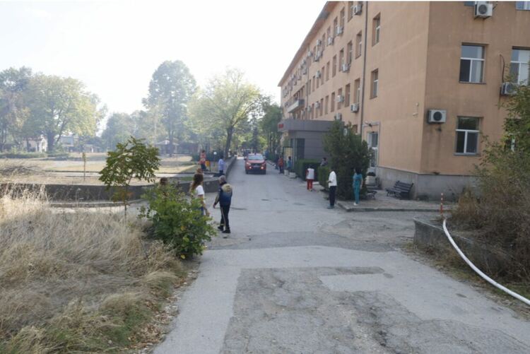 Две къщи и коли са унищожени при пожар в Свиленград