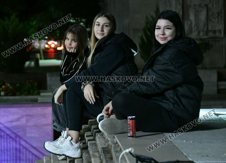 Със светлинно шоу в Хасково приключи информационната кампания за приемането на еврото