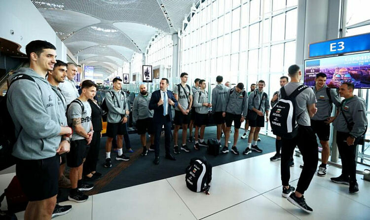 България посрещна волейболните вицешампиони 