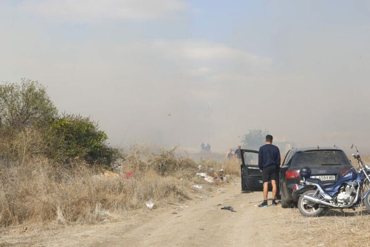 Две къщи и коли са унищожени при пожар в Свиленград