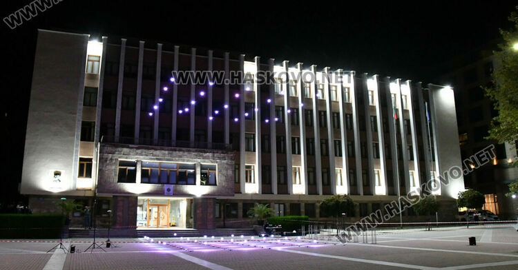 Със светлинно шоу в Хасково приключи информационната кампания за приемането на еврото