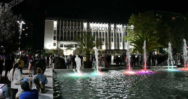 Със светлинно шоу в Хасково приключи информационната кампания за приемането на еврото