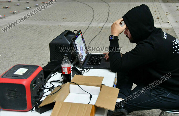 Със светлинно шоу в Хасково приключи информационната кампания за приемането на еврото